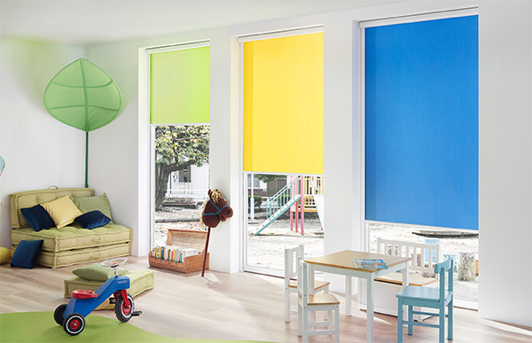 Wohnzimmer mit Rollos dekorieren: Individuelle Stoffe, Farben und Größen verfügbar